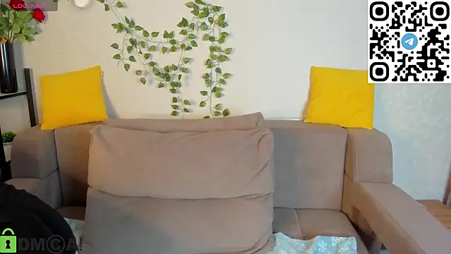 Nuura Moore online show from November 2025 01:08:02 AM