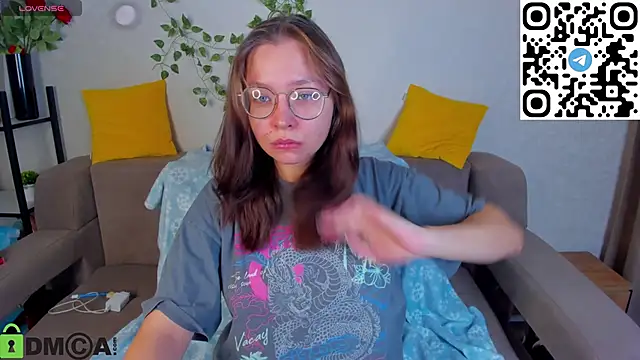 Nuura Moore online show from December 2025 01:11:01 AM