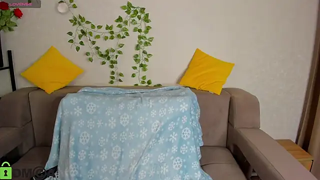 Nuura Moore online show from December 2025 01:14:02 AM