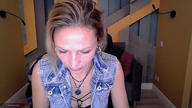 AlinaMoor online show from October 2025 06:59:01 AM