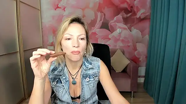 AlinaMoor online show from December 2025 06:40:02 AM