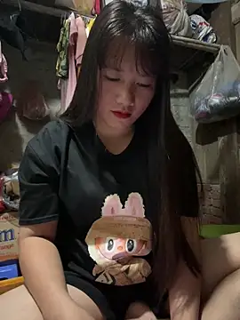 TrangNemo online show from November 2025 06:19:01 PM