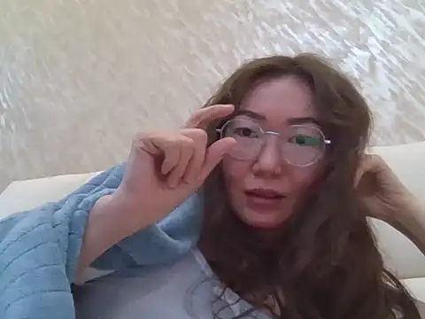 Ysolena online show from February 2026 07:21:01 PM