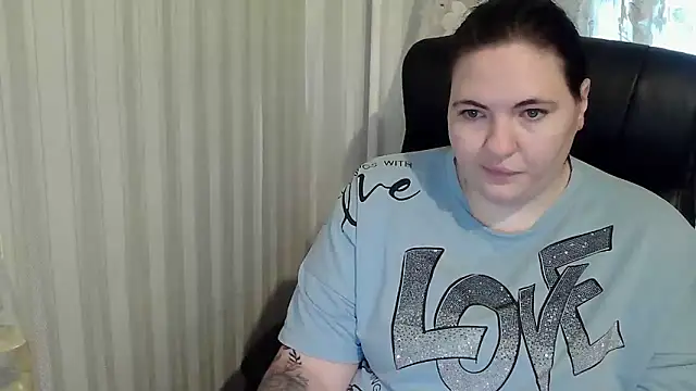Snapshot of XLisaBlueXs_ chatting on October 2025 01:57:02 PM XLisaBlueXs online show from October 2025 01:57:02 PM