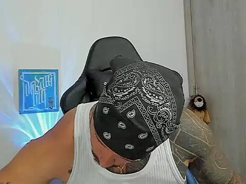 Dave-Max01 online show from October 2025 05:54:01 PM