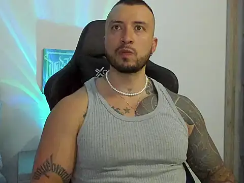 Dave-Max01 online show from October 2025 10:45:02 PM