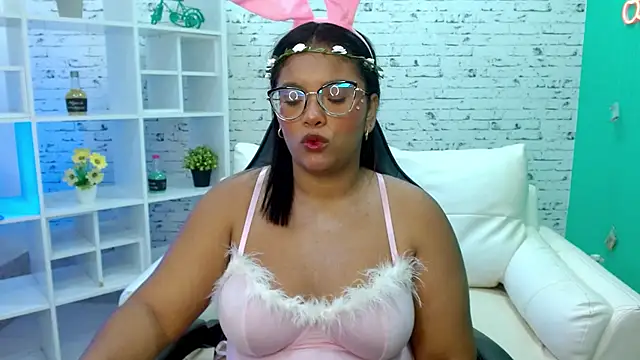 hannahjackson  online show from October 2025 12:06:01 PM