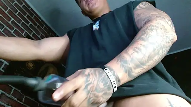 jordan bigcock  online show from December 2025 02:05:01 AM