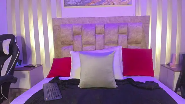 Snapshot of celeste_collins_ chatting on October 2025 12:09:01 PM celeste collins online show from October 2025 12:09:01 PM