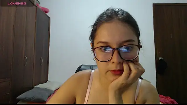 Snapshot of CarlaLorez chatting on June 2026 11:58:01 PM CarlaLorez online show from June 2026 11:58:01 PM