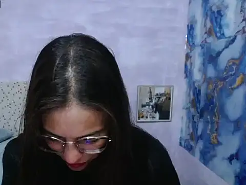 Snapshot of cerecita_anna chatting on February 2026 12:04:02 AM cerecita anna online show from February 2026 12:04:02 AM