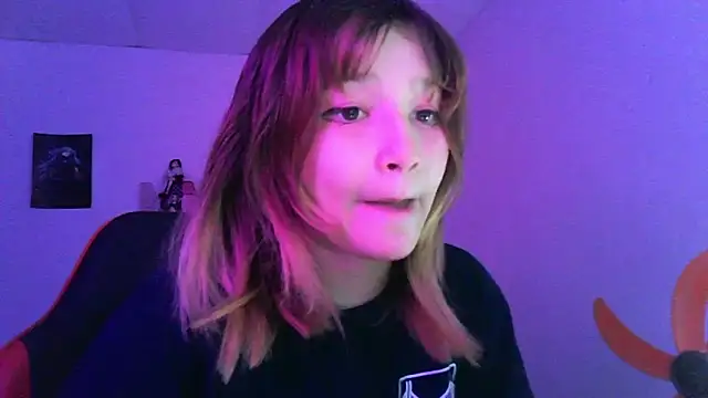 Snapshot of EmuOtori chatting on February 2026 12:36:01 PM EmuOtori online show from February 2026 12:36:01 PM