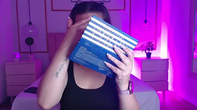 Snapshot of Alice_Sinclair chatting on November 2025 12:34:01 PM Alice Sinclair online show from November 2025 12:34:01 PM