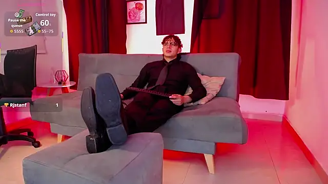 Snapshot of spike_spigell chatting on October 2025 04:38:01 AM spike spigell online show from October 2025 04:38:01 AM