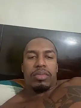 Snapshot of DenzelRios chatting on June 2026 03:00:01 AM DenzelRios online show from June 2026 03:00:01 AM