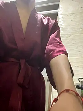 SiaraRealist online show from November 2025 12:02:01 AM