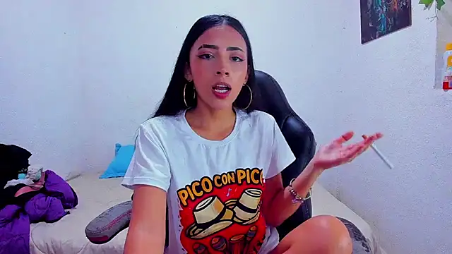 soffycarter1 online show from April 2026 10:56:02 PM