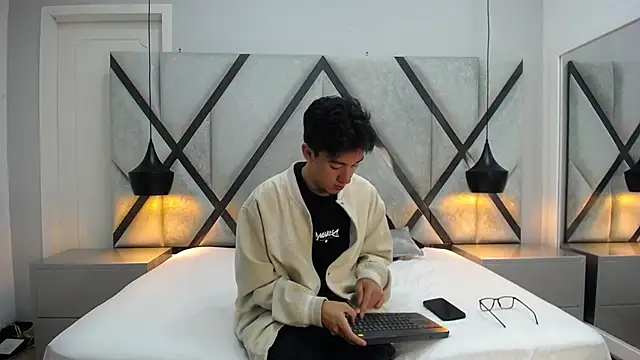 Austin Reeds online show from October 2025 02:19:01 PM