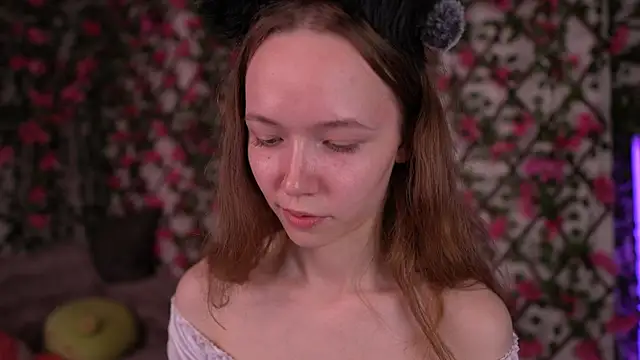 Petite Polly online show from December 2025 06:17:01 PM