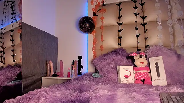 Mia Petitejs online show from October 2025 05:43:02 AM