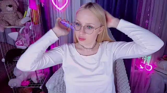 CeaneLino online show from April 2026 04:19:02 PM