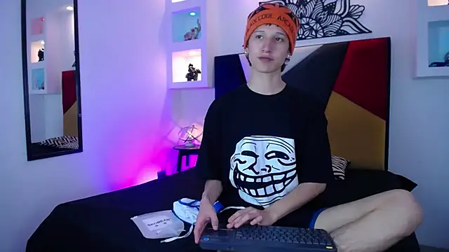 Emo Boy  online show from January 2026 08:36:01 PM