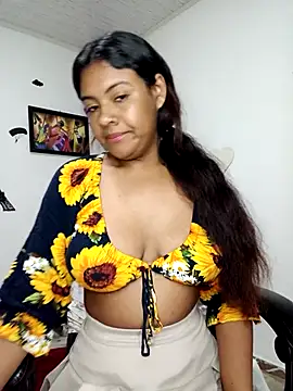 vannesitha25 online show from November 2025 01:22:02 PM