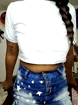 vannesitha25 online show from November 2025 02:35:01 PM