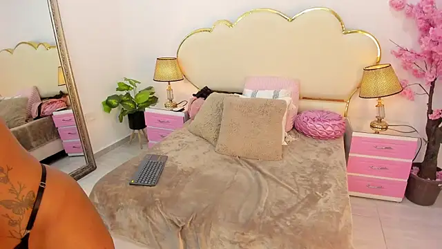 Snapshot of _NinaFox_ chatting on July 2026 08:47:01 PM NinaFox online show from July 2026 08:47:01 PM