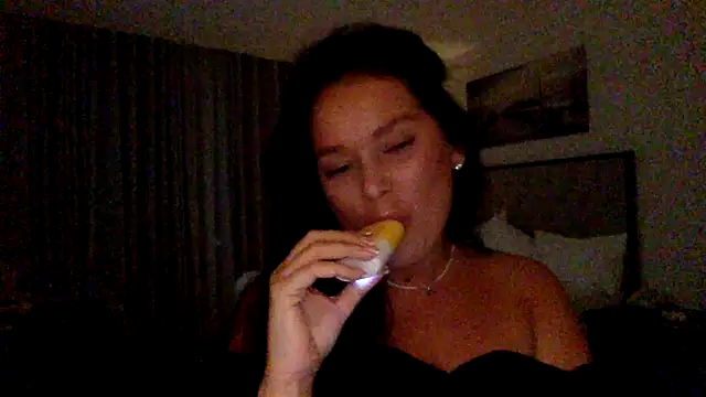 Snapshot of Fayronna chatting on February 2026 03:49:02 PM Fayronna online show from February 2026 03:49:02 PM