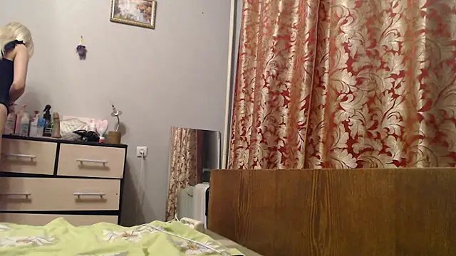 Snapshot of maybe_doll chatting on November 2025 02:15:01 PM maybe doll online show from November 2025 02:15:01 PM