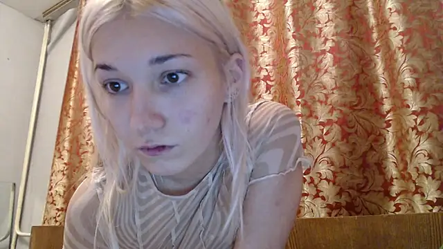 Snapshot of maybe_doll chatting on November 2025 04:40:02 PM maybe doll online show from November 2025 04:40:02 PM