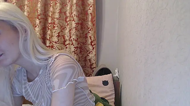 Snapshot of maybe_doll chatting on November 2025 06:45:02 PM maybe doll online show from November 2025 06:45:02 PM