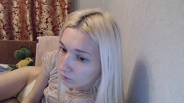 Snapshot of maybe_doll chatting on December 2025 05:29:02 PM maybe doll online show from December 2025 05:29:02 PM