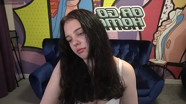 SnowWhiti online show from May 2026 07:08:01 PM