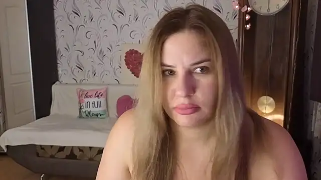 Snapshot of Passion-Blondy chatting on July 2026 06:17:01 PM Passion-Blondy online show from July 2026 06:17:01 PM