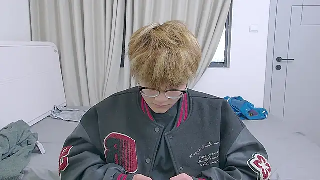 KK-cuteboy online show from April 2026 06:43:02 AM