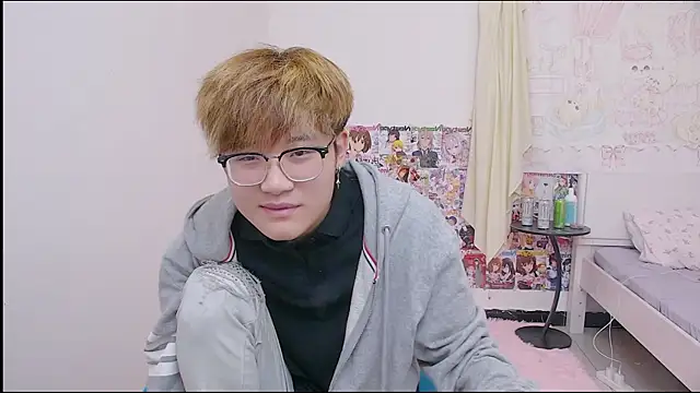 KK-cuteboy online show from April 2026 02:27:02 AM