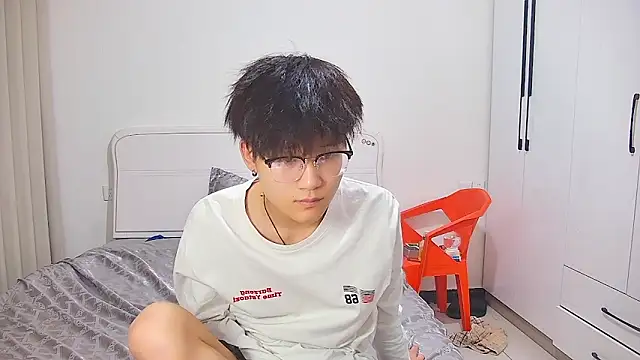 KK-cuteboy online show from June 2026 11:33:01 AM