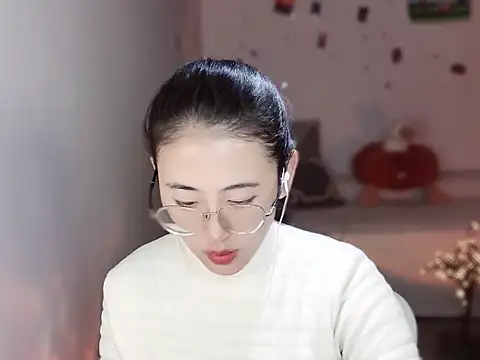 Snapshot of Queena_ chatting on December 2025 09:26:01 AM Queena online show from December 2025 09:26:01 AM