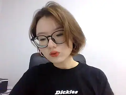 LilyTaylors online show from October 2025 07:53:01 AM
