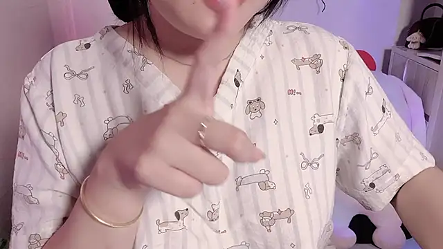 Snapshot of BeChinh_Lee chatting on June 2026 05:23:01 PM BeChinh Lee online show from June 2026 05:23:01 PM