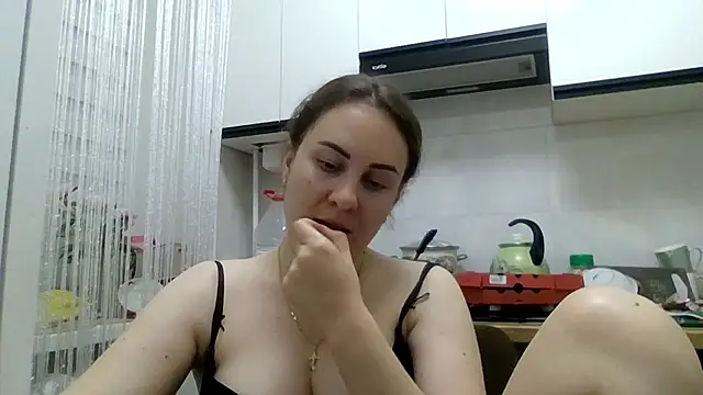 Snapshot of MeadowEyes chatting on June 2026 06:28:02 PM MeadowEyes online show from June 2026 06:28:02 PM
