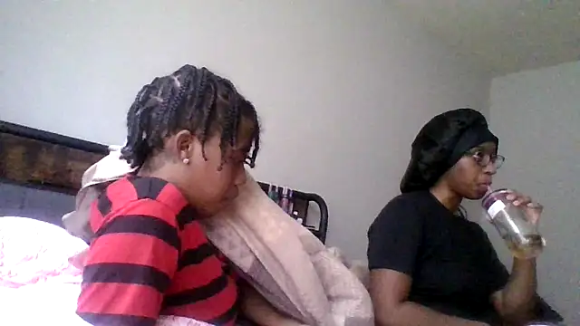 Snapshot of dezzidavill chatting on February 2026 02:35:01 PM dezzidavill online show from February 2026 02:35:01 PM