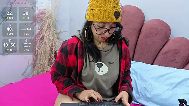 CHIARAJJONES online show from November 2025 01:11:01 PM