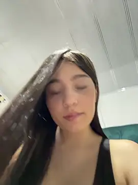   Lorelain   online show from November 2025 10:18:02 PM