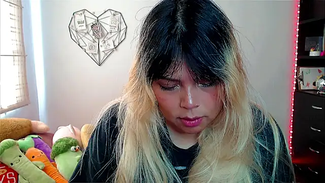 EllieMoonX online show from November 2025 03:16:02 PM