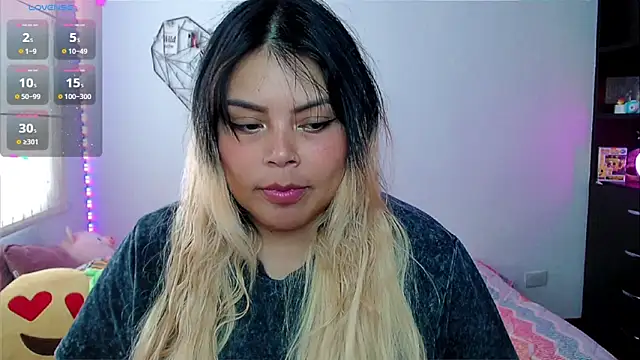 EllieMoonX online show from April 2026 09:06:02 PM