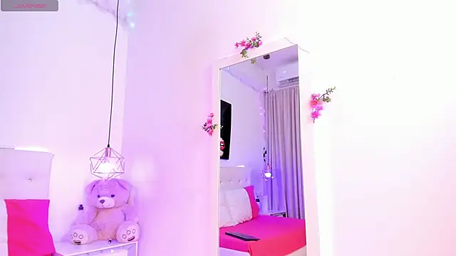 Nara Pink online show from December 2025 02:32:02 PM