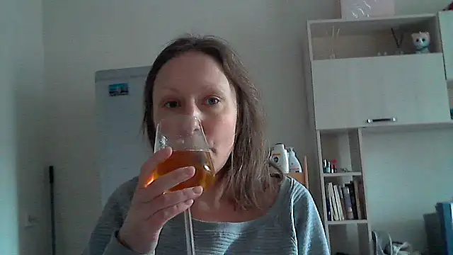 Snapshot of Tavriona chatting on February 2026 11:17:01 AM Tavriona online show from February 2026 11:17:01 AM